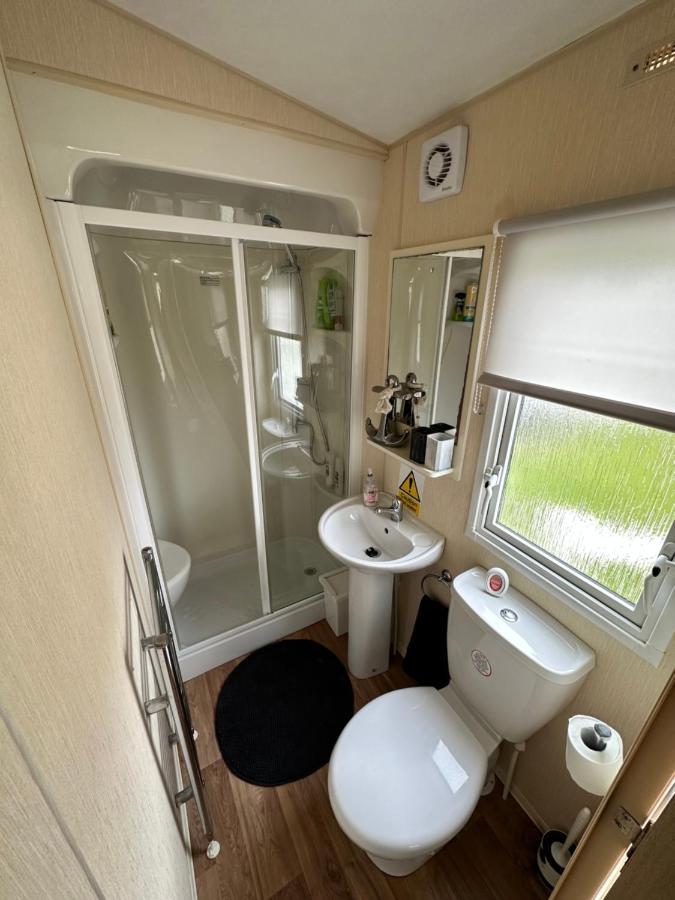 6 Berth Caravan On Marine Holiday Park Hotel Rhyl Exterior foto